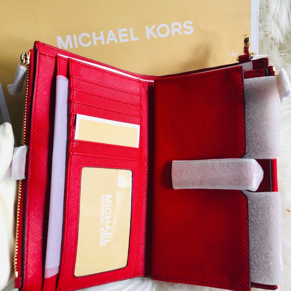 Michael Kors heart wristlet wallet - Picture 3 of 5